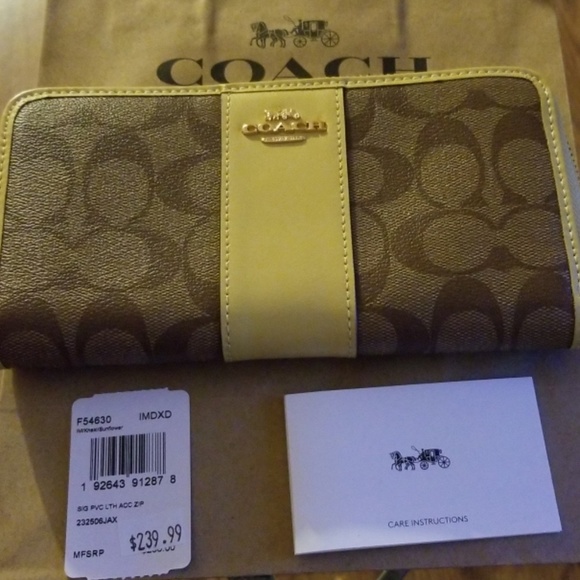 NEW Coach Accordion Zip Wallet - Picture 1 of 5